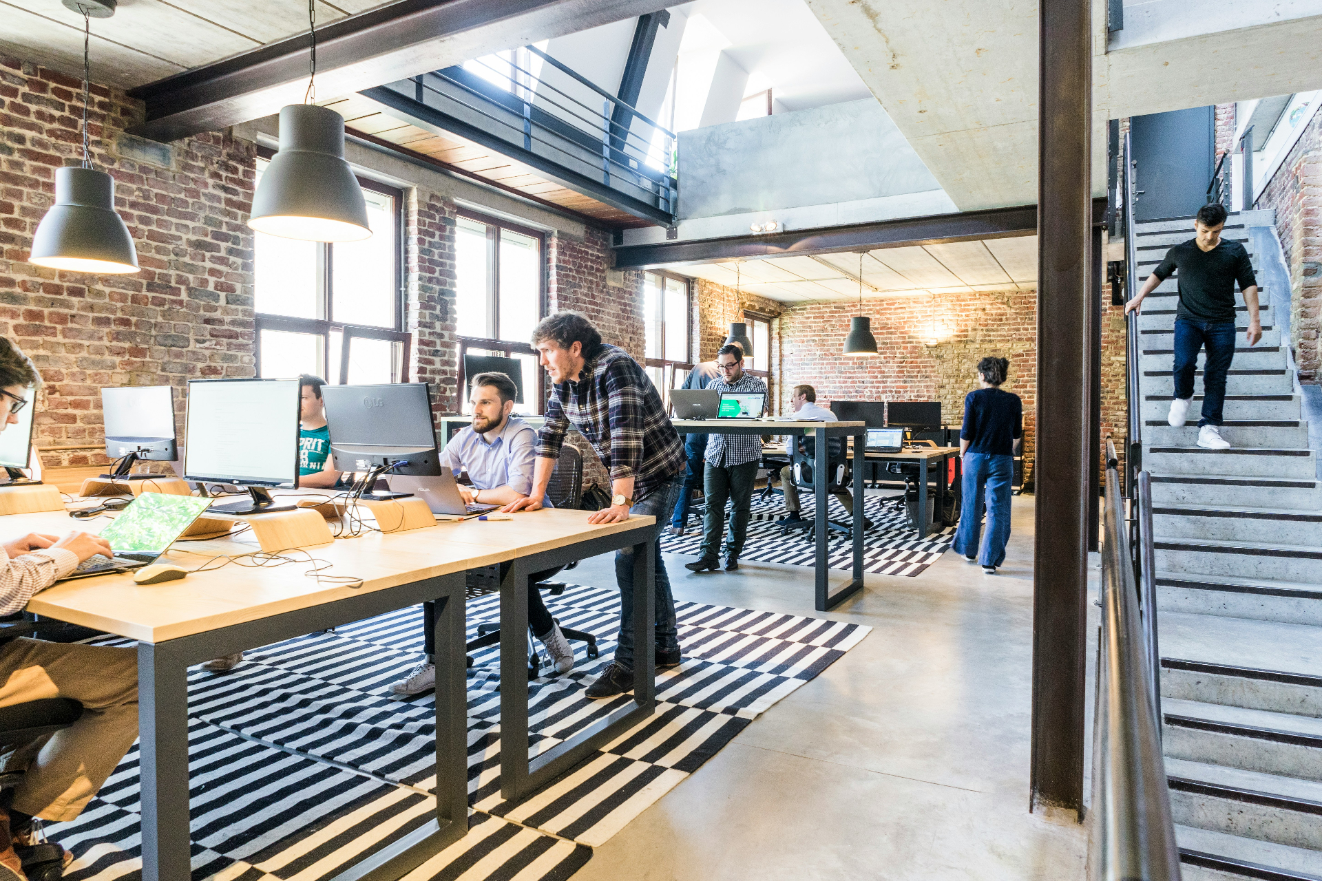 Should Startups Hire Generals or Soldiers First?